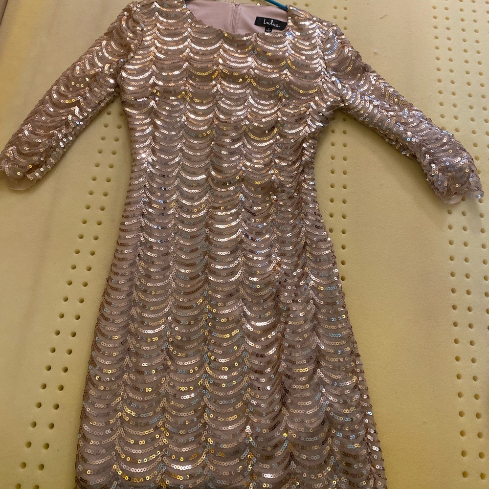 Lulus sequin scalloped dress